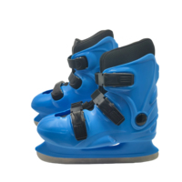 Service de location de patins de hockey sur glace haut de gamme et abordable pour tous les visiteurs de patinoire d'hiver, hommes et femmes, de tous âges