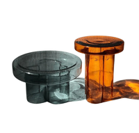 Ensemble de tables basses modernes en résine solide, bancs de canapé et tables d'appoint colorés sur mesure, tables gigognes design modernes pour intérieurs haut de gamme