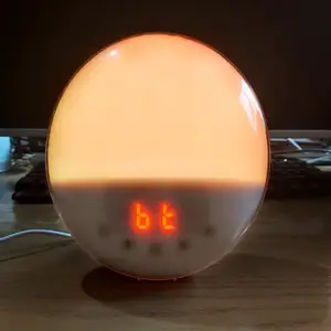 Smart alba simulazione di allarme orologio digitale orologio sveglia luce da comodino orologio da tavolo con radio FM