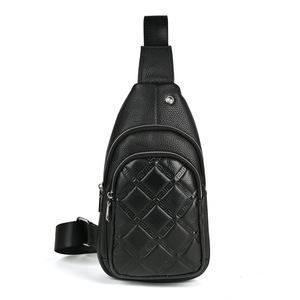 Bolso de Pecho de Cuero Genuino para Hombre, Negro, Gran Capacidad, Transpirable, para Viajes de Negocios, con Diseño de Cierre en Relieve - Product Image 4