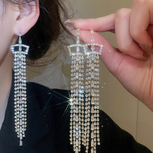 Pendientes de lujo para mujer, largos, con borlas, de circonita y diamantes de imitación, con aguja de plata, ideales para fiestas de boda y cenas. - Product Image 1