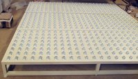 Ligne d'assemblage de convoyeurs à rouleaux à gravité automatisés industriels avec table de transfert de billes