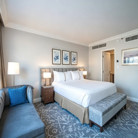 Ensemble de meubles classiques et traditionnels pour hôtel, appartement, villa, chambre d'hôtes, avec tête de lit capitonnée, lit avec rangement et cadre en contreplaqué