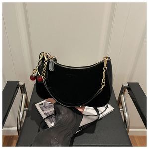 Bolsa transversal negra de lujo en cuero PU con estampado de diamantes y asa para el hombro en promoción! - Product Image 3