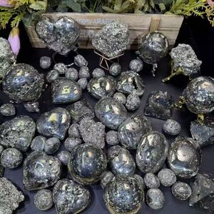 Prix de gros usine : Pierre de pyrite roulée, forme cœur, pierre de paume, pyramide, pour ornement Feng Shui - Product Image 1