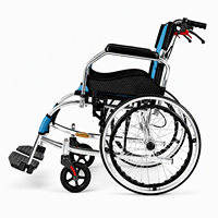 Fauteuil roulant médical portable avec accoudoirs rabattables pour un transfert facile, repose-pieds réglables en hauteur, coussin en maille respirante