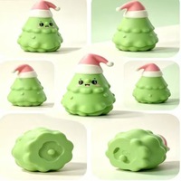 Jouet à presser Mignon Arbre de Noël avec Chapeau de Père Noël Rose, Jouet Anti-stress Doux et Moelleux, Cadeau de Noël pour Fêtes