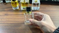 Vaporisateur de parfum de luxe bouteille personnalisée bouteille de parfum de voiture en bois suspendue rechargeable avec coffret