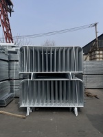 Barrière de contrôle des foules en acier robuste pour événements extérieurs, panneau de clôture de sécurité portable, système de gestion des files d'attente, antirouille