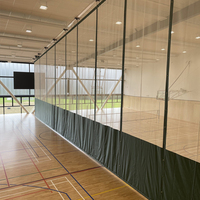 Rideau de séparation de gymnase suspendu au plafond personnalisé, cloison rétractable pour terrain de sport avec maille en PVC pour les installations d'entraînement