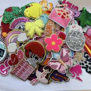 Patchs brodés thermocollants en stock – Sac surprise de 10 pièces aléatoires pour la décoration de vêtements - Product Image 1