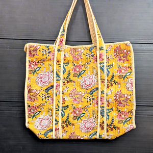 Sac fourre-tout matelassé en coton imprimé à la main pour femme, tendance, lavable, magnifique accessoire de shopping - Product Image 1