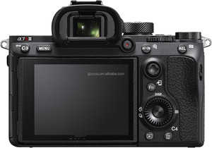Cámara sin Espejo Usada A7R <span class=keywords><strong>III</strong></span>, Sensor de Fotograma Completo de 42.4MP, Disparo de 10fps, Video 4K, Estabilización de 5 Ejes en el Cuerpo, Enfoque Automático <span class=keywords><strong>R</strong></span>ápido - Product Image 2