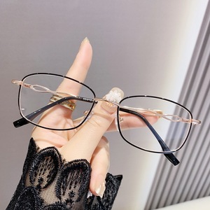 Gafas de Lectura Modernas con Marco Delgado de Metal Negro, Anti Luz Azul, Forma Ovalada, Unisex 2024 - Product Image 1