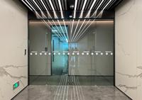 Pintu geser magnetis Remote Control, pintu geser magnetis Sensor Modern, kaca penutup pintu bahan Aloi aluminium dengan fitur bisu, penutup pintu lembut