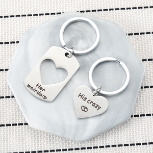Venta al por mayor llavero forma de corazones pareja llaveros de acero inoxidable su loco grabado Diy llaveros Regalos de San Valentín para parejas - Product Image 1