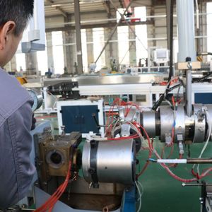 Chaîne de production de ruban goutte-à-goutte entièrement automatique HWYAA 16 mm avec goutteurs intégrés pour vergers et serres - Product Image 3