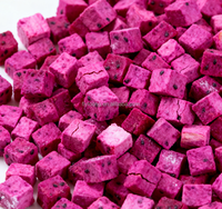 Gedroogde rode pitaya-dobbelstenen, magere gezonde knapperige drakenfruitballetjes, bulkverpakking, populaire kant-en-klare fruitsnack