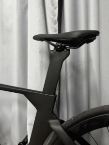 KOZO 2 Vélo de Route en Fibre de Carbone 700C avec Freins à Disque, Dérailleur Électrique Sans Fil, 24 Vitesses - Product Image 6