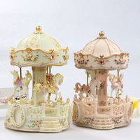 Boîte à musique carrousel de style européen, origine Chine, cadeau d'anniversaire pour filles, meilleur ami des enfants, artisanat en résine miniature de Noël