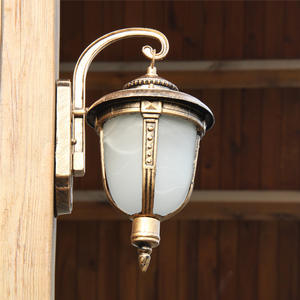 Perlengkapan Lampu Dinding Luar Ruangan Penutup Kaca Hitam dan Emas Dudukan Dinding Tempat Lilin untuk Teras - Product Image 4