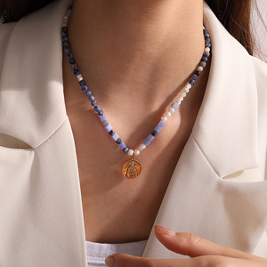 Collar de Perlas de Agua Dulce con Colgante Temático de Oro, Mezcla de Piedras Naturales Geométricas, Uso Diario Unisex - Product Image 4