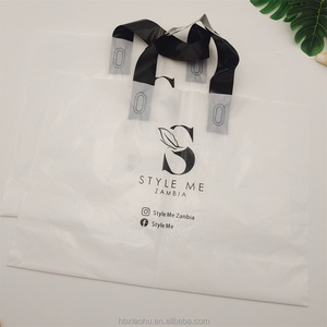 35*25 + 10cm logo in bao bì 2025 mua sắm túi nhựa PE tùy chỉnh với tay cầm vòng mềm - Product Image 1