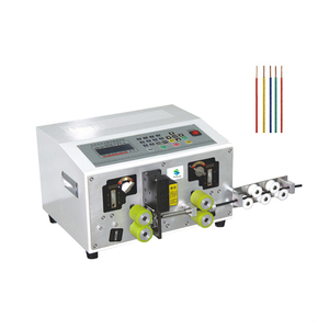 Machine de découpe et de dénudage de câbles électriques à 4 fils à un noyau - Product Image 4
