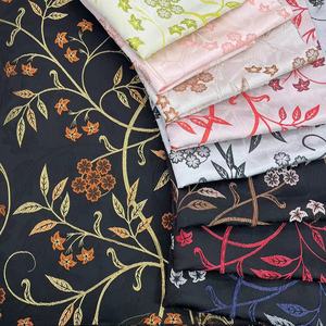 <span class=keywords><strong>Tissu</strong></span> <span class=keywords><strong>brocart</strong></span> dernier cri <span class=keywords><strong>au</strong></span> mètre en polyester haut de gamme jacquard métallique fleurs <span class=keywords><strong>tissu</strong></span> <span class=keywords><strong>brocart</strong></span> pour robe de dame - Product Image 1