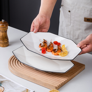 Piatto di Servizio Moderno in Ceramica Bianca, Piatto Lungo Esagonale in Porcellana con Bordo Nero, Vassoio Creativo per Frutta e Insalata per Hotel e Ristoranti - Product Image 1
