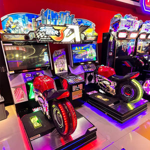 Console de jeu vidéo de course interactive 3D, style arcade rétro classique, à monnayeur, avec fonctionnalités sportives complètes et de conduite ultra-émotive - Product Image 3