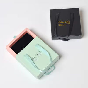 Maßgeschneiderte Geschenkbox aus Recycelten Materialien für Schmuck und Uhren mit Magnetverschluss, Schiebeschublade, Schaumstoffeinlage, Band, Emblem und Matter Laminierung - Product Image 2