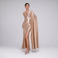 Robe fourreau asymétrique en satin or champagne pour femme, taille naturelle, ornée de perles, coupe ajustée, ourlet drapé, fente latérale