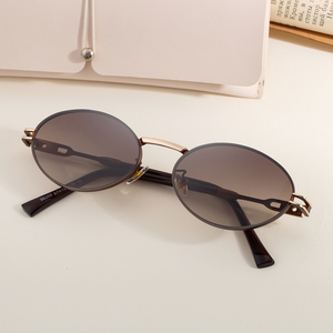 <span class=keywords><strong>Gafas</strong></span> <span class=keywords><strong>de</strong></span> <span class=keywords><strong>Sol</strong></span> <span class=keywords><strong>de</strong></span> moda <span class=keywords><strong>de</strong></span> diseñador para mujer al por mayor con protección UV400 logotipo personalizado marco <span class=keywords><strong>de</strong></span> metal ovalado verde <span class=keywords><strong>gafas</strong></span> <span class=keywords><strong>de</strong></span> <span class=keywords><strong>sol</strong></span> <span class=keywords><strong>de</strong></span> moda - Product Image 3