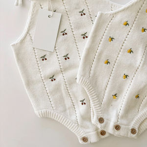 Tutina estiva lavorata a maglia con ricamo di frutta in morbido cotone organico <span class=keywords><strong>senza</strong></span> <span class=keywords><strong>maniche</strong></span> tuta neonata - Product Image 2