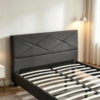 Lit plateforme rembourré en tissu avec cadre en bois au design moderne et minimaliste personnalisable, pour usage hôtelier