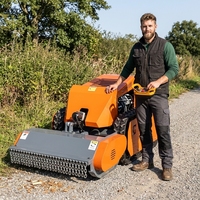 Tondeuse robot à fléaux télécommandée tout-terrain à essence avec pneus en caoutchouc