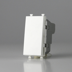 สวิตช์ไฟฟ้าติดผนังบ้านพลาสติกสีขาวมาตรฐาน EU ขนาดเล็ก รุ่น 1 ทาง <span class=keywords><strong>HMN</strong></span> KM111S มาตรฐาน IP21 ดีไซน์ทันสมัย - Product Image 2