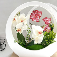 Orchidée papillon à 5 fleurs à 2 tiges, plante artificielle en plastique à aiguilles de pin, ornement décoratif de bureau, plante en pot, style bonsaï mural