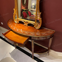 Console d'entrée de luxe britannique sur mesure en bois massif sculpté à la main avec décorations dorées pour hall d'entrée de Fashan