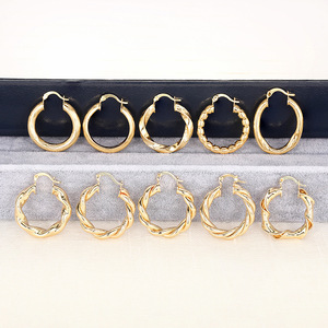 Pendientes personalizados, diseño con detalles de estilo industrial, inspiración vintage, pendientes de estilo moderno para fiestas y banquetes, regalo. - Product Image 1