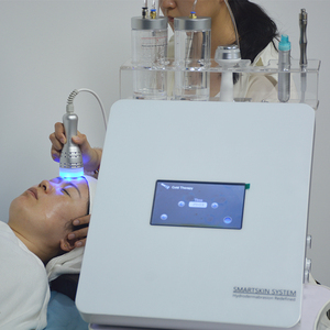 Appareil portable 4-en-1 d'hydrodermabrasion et d'hydrosoin pour le nettoyage de la peau, avec fonction d'analyse faciale - Product Image 1