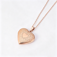 Ywyougang Collier médaillon cœur vintage en acier inoxydable gravable, chaîne à maillons plaquée or, pendentif photo pour femme, cadeau commémoratif