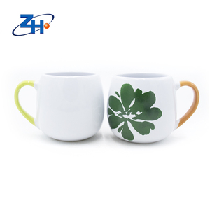 Керамическая кружка для кофе и чая с ручкой, белая, с принтом листьев, большая емкость, недорогая - Product Image 4