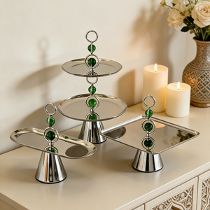 Juego de Bandejas para Servir Postres y Pasteles de Acero Inoxidable, Diseño Moderno y Lujoso con Cuentas Verdes, Color Plateado, Tres Formas - Product Image 1