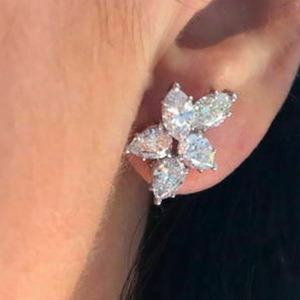 Orecchini a Perno con Fiore a Cinque Petali in Cristallo per Donne, Accessori di Moda Floreali per Uso Quotidiano - Product Image 2