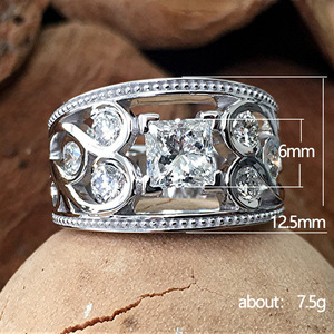 Anello Floreale Traforato Vintage per Donne, Elegante Accessorio da Dito per Feste e Matrimoni, Idea Regalo - Product Image 5