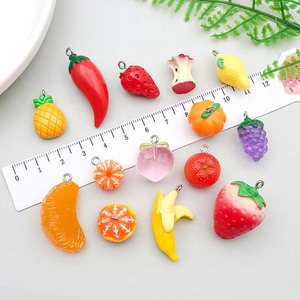 Galerie de breloques fruitées |   Pendentif en résine miniature 3D aux fruits mélangés pour la fabrication de bijoux DIY |   Fraise Pomme Banane Raisin Orange Poire - Product Image 6