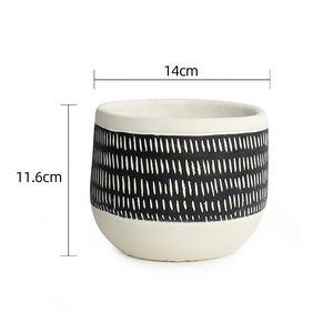 Pot de fleur <span class=keywords><strong>en</strong></span> <span class=keywords><strong>terre</strong></span> <span class=keywords><strong>cuite</strong></span> rond moyen fait à la main pour la décoration intérieure-jardinière d'herbes de cactus succulentes d'intérieur avec un design élégant pour le bureau - Product Image 5
