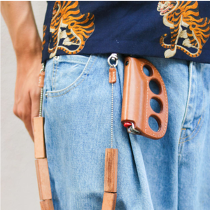 YY アウトドア キャンプ用 ライター 保護 ホルスター ナックル型 パーソナル キーホルダー ツール ライター レザーケース - Product Image 3